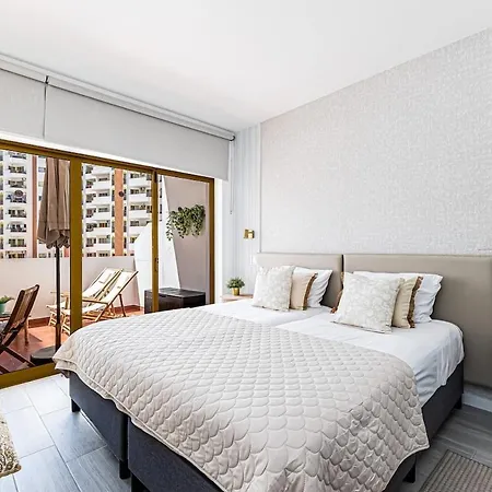 Apartamento T1 A Poucos Minutos A Pe Da Praia Da Rocha E Da Marina De Portimao Διαμέρισμα *